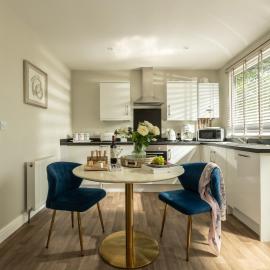 Dreamwood Retreat - Woodland Retreat with Private Hot Tub, hotel u gradu Blandford Forum