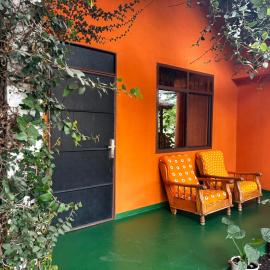 East Homestay, hotel Boma la Ngombéban