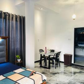 The Ocean Deck Apartments, hotel di Moragalla