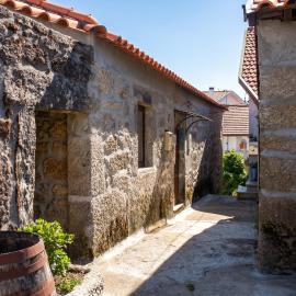 Spacious Family House in Nogueira with Garden, hotel a Moita