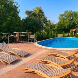Elegant villa with jacuzzi near Možđenec