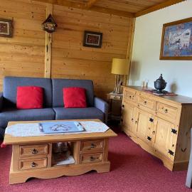 Nicee chaaleet at foot of Courchevel slopes, hotel in Courchevel