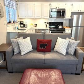 Attitash Townhouse-1BR, AC, Pool, Hot Tub, Storyland, hotel a Bartlett