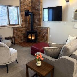 Attitash Townhouse-1BR, AC, Pool, Hot Tub, Storyland, hotel in Bartlett