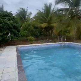 Ahmeds Restaurant and Resort, hotel in Yadiyūr