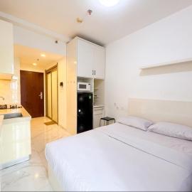 Sky House BSD By Livi, hotelli kohteessa Cilenggang