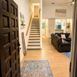 Modern 3 Story Home 9 Min to DFW w King Suite Pool