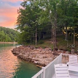 Norris Lake Retreat w Private Dock, Gentle Lake Access, Sleeps 13, SXS nearby, hotel v mestu Jacksboro