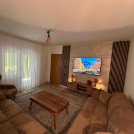 Dielli's house, hotel in Gjilan