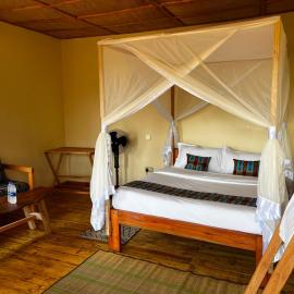 Nkuri Chimp Lodge, hotel in Fort Portal