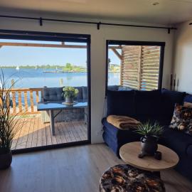 Nieuw!!Compleet nieuw luxe ingericht chalet MET AIRCO en panorama uitzicht over het lauwersmeer