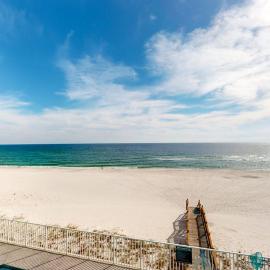 Inviting Gulf-front condo In Perdido Key with waterfront pool hot tub and oceanfront balcony, hotel in Perdido Key