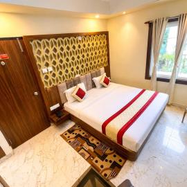 SEA BEACH HOTEL Near Swargadwar-Golden Beach- Jagannath Temple - PARK , Fully Air Conditioned Rooms ,Wifi , Lift , And Free Parking , BEST HOTEL IN PURI, hotell i Puri