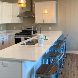 Dog-friendly duplex with a balcony washer&dryer & AC - close to the ocean
