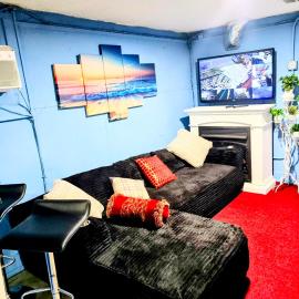 2 BEDROOM APARTMENT 20 min-Newark Airport 15 min- Stadium Downtown Newark- Branch Brook park inn, хотел в Нюарк