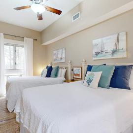 Convenient studio close to beach and pier with WiFi shared pool AC, Hotel in Destin