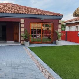 Royal Inn Boutique Lodge, hotel in Gaborone