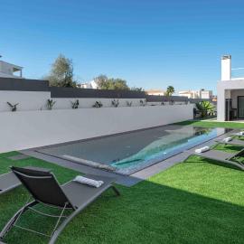 Private Alvor villa with pool and Jacuzzi
