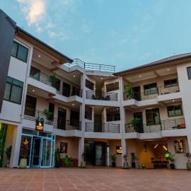 MAAT Luxury Homes、アクラのホテル