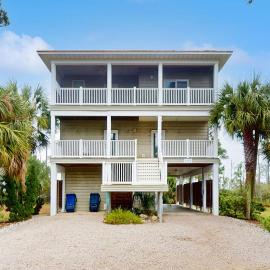 Bay view dog-friendly with outdoor pool elevator decks dock access washer dryer