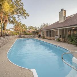 Pensacola Golf Course Escape 3 br 3ba