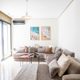 Cheerful sunny Studio in Oasis Casablanca، فندق في LʼOasis