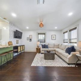 Buchanan Bungalow - Eclectic Mid-Mod Design DT, hotel in Lafayette