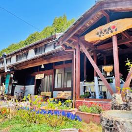 山県古民家ちごのもり、Kanzakiのホテル