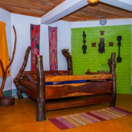 Tat Tvam Asi Organic Farm Stay - Parakeet, hotel in Attigundi