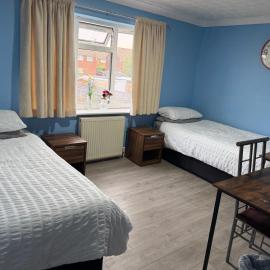 Private Room Near Luton Airport Free Parking, hotel in Luton