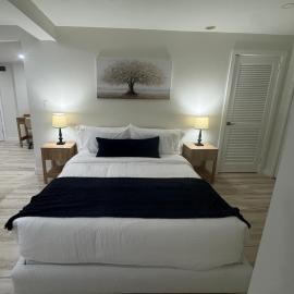 Pvt Studio Near WMC, No Stairs, Parking، فندق في وايت بلينز