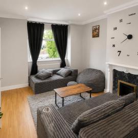 Luxury Grand Three-Bed Residence in Birmingham