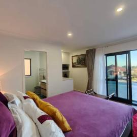 Private Cozy Sleepout with Free Parking & Self Check-in