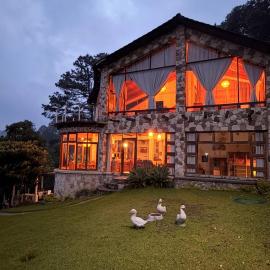 Cabin with Panoramic View of Lago Atitlán and Temazcal, hotelli kohteessa Sololá