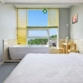 Janghohang J Story Spa Pension, מלון בסמצ'אוק