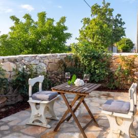 Charming house in Parada with mountain view and fenced garden, hotel i Parada