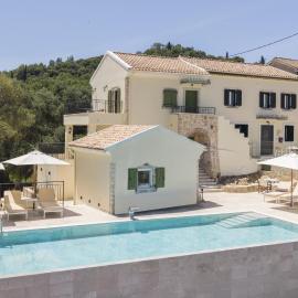 Lithos Courtyard Corfu Private infinity pool - sweeping views, hotel a Kothoníkion