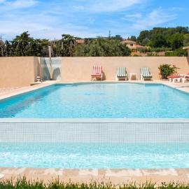 Maison confortable à Aubignan avec piscine partagée