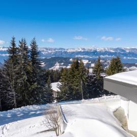 Appartement spacieux à Allevard - 68 m² avec vue montagne, hotel en Allevard