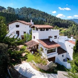 Spacious Apartment with Pool in Yeste - 120 m² - 10 Guests