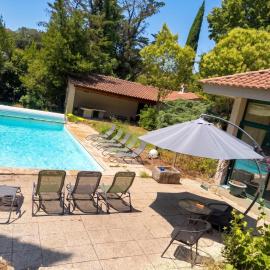 Maison à Saint-Hilaire-de-Brethmas - 100m² avec piscine, hotel a Saint-Hilaire-de-Brethmas