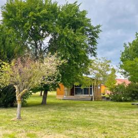 Chalet accueillant à Chazemais - 25 m² avec piscine, hotel di Chazemais