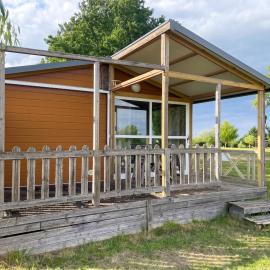 Chalet charmant avec piscine à Chazemais, hotel di Chazemais