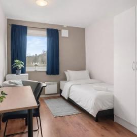 Comfortable, private room with keypad lock - P Apartments, hotel a Porsgrunn