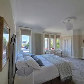 Large luxurious home in central location