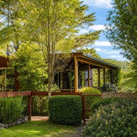 Top Of The Otways - Country Cottage، فندق في Barramunga