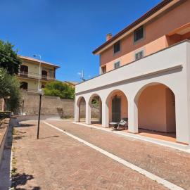 Casa Di Donato - Intera Villa con 8 posti letto, hotel v destinaci Barba
