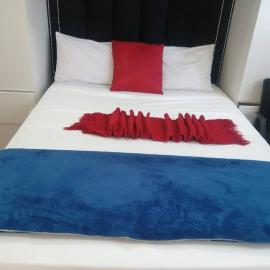 Romantic Retreat Private Room with Shared Pool in Gqeberh