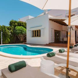 Villa Casa Aura 8 Personen nahe Strand in Cala d'Or, hotel in Cala d´Or
