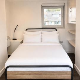 AA Private Single Room with Ensuite and Workspace